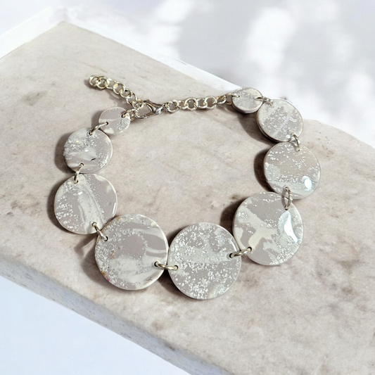 bracelet astral en argile polymère et acier inoxydable est idéal pour ceux qui cherchent l'équilibre et la sérénité