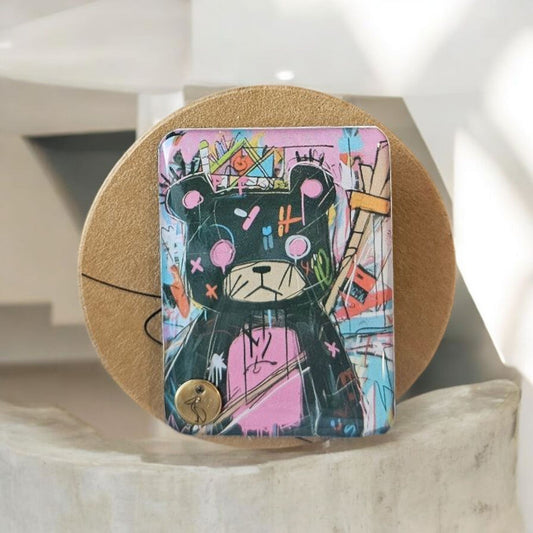 La broche Ours de 2,9x3,9 cm est un accessoire tendance pour toutes les occasions. Avec son design élégant et sa taille parfaite, elle est idéale pour ajouter une touche d'originalité à n'importe quelle tenue.&nbsp; Faites-vous plaisir en ajoutant cette broche à votre collection de bijoux.
